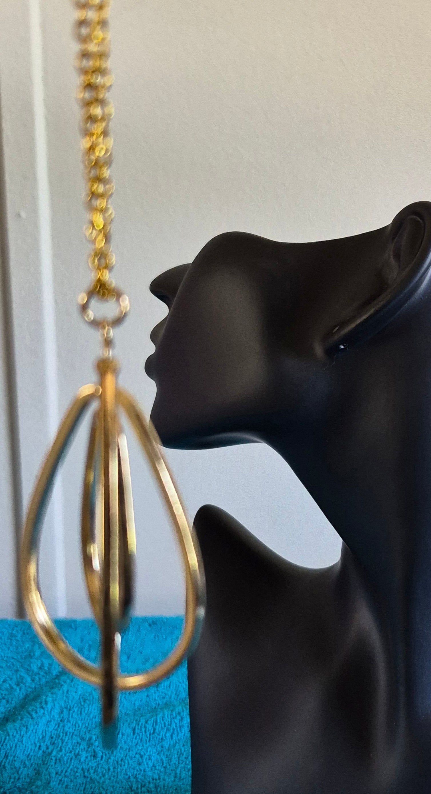 Gold pendant and 16" chain
